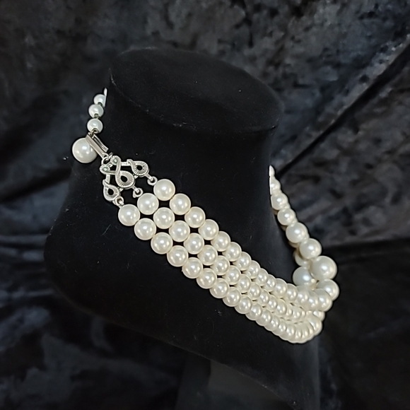 Vtg Triple Strand Faux Pearl Necklace Choker - Picture 2 of 15